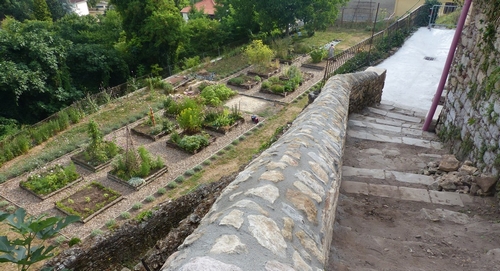 Jardin médiéval du prieuré de Monsempron © Propriétaire