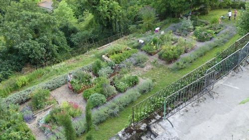 Jardin médiéval du prieuré de Monsempron © Propriétaire